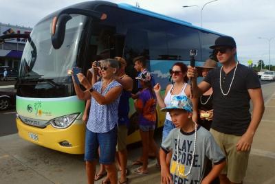 Traslado privado desde el aeropuerto de Nadi a Tambua Sand / Hideaway / Naviti / Warwick Resort