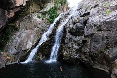 Traslado privado a la cascada secreta desde Hoi An o Da Nang City (ida y vuelta) Traslado privado a la cascada secreta desde Hoi An o Da Nang City (ida y vuelta)
