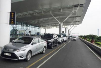 Traslado al aeropuerto (desde el hotel en Hoi An al aeropuerto de Da Nang) Coche de 4 asientos Traslado al aeropuerto (desde el hotel en Hoi An al aeropuerto de Da Nang) Coche de 4 asientos