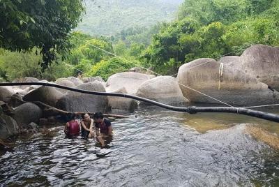 Traslado privado de ida y vuelta a la cascada secreta desde la ciudad de Hoi An o Da Nang Traslado privado de ida y vuelta a la cascada secreta desde la ciudad de Hoi An o Da Nang