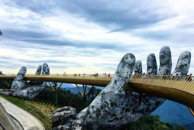 GOLDEN BRIDGE & BA NA HILL a través de CABLE CAR de DA NANG o HOI AN (Tour privado) GOLDEN BRIDGE & BA NA HILL a través de CABLE CAR de DA NANG o HOI AN (Tour privado)