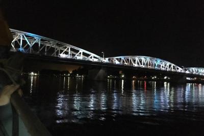 Hue: Enjoy Night City Cyclo Tour & Happy Dinner