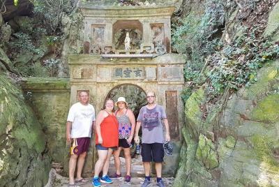 Explore MY SON Sanctuary & MARBLE MOUNTAIN desde la ciudad de DA NANG o HOI AN Explore MY SON Sanctuary & MARBLE MOUNTAIN desde la ciudad de DA NANG o HOI AN