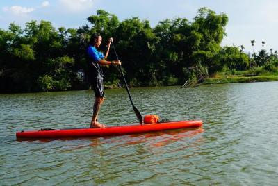 Stand Up Paddle Boarding y observación del atardecer en el río Cai