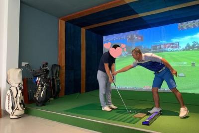 Lección para principiantes en K Screen Golf Nha Trang
