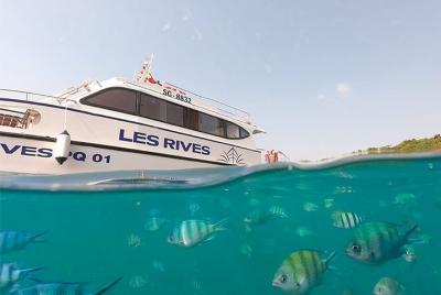 Pesca y esnórquel en lancha catamarán
