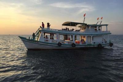 Disfrute de la pesca de calamar al atardecer y de noche (disfrute de la cena)