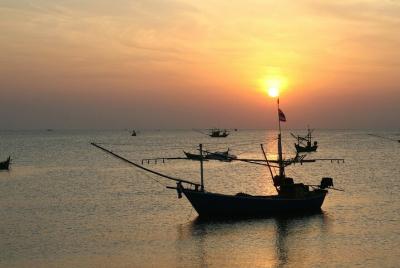 CRUCERO AL ATARDECER Y PESCA NOCTURNA DE CALAMAR EN PHU QUOC