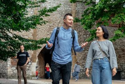 Withlocals Your Way: Cardiff City Tour 100% personalizado con un local Withlocals Your Way: Cardiff City Tour 100% personalizado con un local