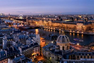 Crucero con aperitivo por el río Sena por Vedettes de Paris Crucero con aperitivo por el río Sena por Vedettes de Paris