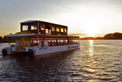 Cena crucero por el río Zambezi desde las cataratas Victoria