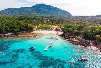 Un día Raya y la isla de coral en lancha rápida