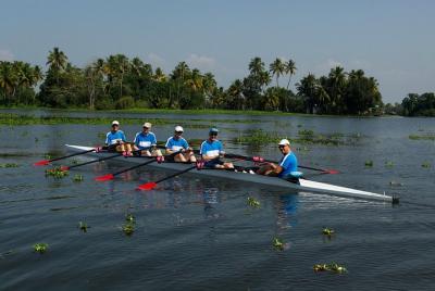 3 noches 4 días Munnar Alleppey Tour privado con estancia exclusiva en casa flotante
