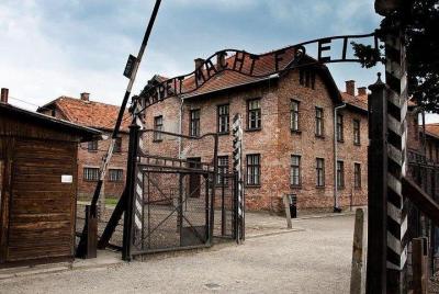 Visita al museo y monumento de Auschwitz-Birkenau desde el casco  Visita al museo y monumento de Auschwitz-Birkenau desde el casco