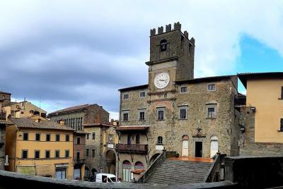 Art & Wine Tour - Excursión de un día a las bodegas de Cortona y Montepulciano Art & Wine Tour - Excursión de un día a las bodegas de Cortona y Montepulciano