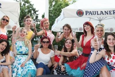Paquete de 8 personas JGA  Paquete de 8 personas JGA '' Jaqueline '': Variedad + Limosinenfahrt + 1 botella de vino espumoso