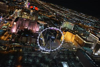 Vuelo en helicóptero nocturno a Las Vegas con transporte VIP opci Vuelo en helicóptero nocturno a Las Vegas con transporte VIP opci