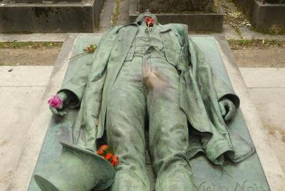 Recorrido a pie por el sexo y la muerte del cementerio de Père Lachaise Recorrido a pie por el sexo y la muerte del cementerio de Père Lachaise