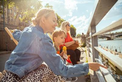 Bonjour Paris! Your Fun Family Intro Tour privado