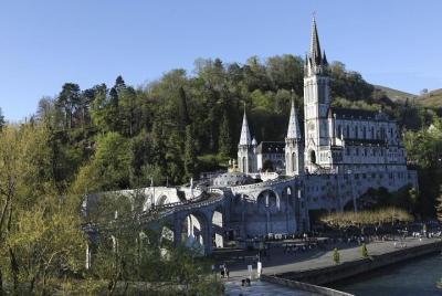París, Lisieux, Mont St. Michel y Lourdes, Francia Peregrinación privada de 5 días