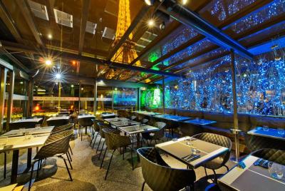 Bistro Parisien con cena de 3 platos y crucero turístico por el río Sena