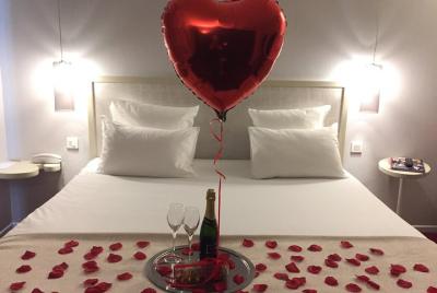 Paris macarons y champagne hotel delivery Paris macarons y champagne hotel delivery