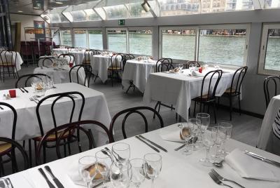 Cena crucero Sena y Canal San Martín desde Bassin de la Villette: Guinguette