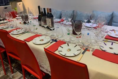 Degustación de vinos franceses y cena en París. Degustación de vinos franceses y cena en París.