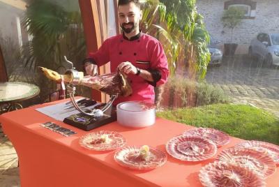 Degustación de diferentes jamones ibéricos de bellota y embutidos. Degustación de diferentes jamones ibéricos de bellota y embutidos.