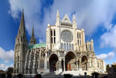 Chartres y su catedral: recorrido de 5 horas desde París con transporte privado Chartres y su catedral: recorrido de 5 horas desde París con transporte privado