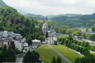 Santuario de LOURDES: en la vida de Santa Bernadette, tour privado desde París Santuario de LOURDES: en la vida de Santa Bernadette, tour privado desde París