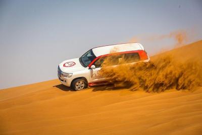 Dunas rojas de la mañana con paseo en camello, sandboard y refrig
