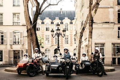 Tour privado de época: Sidecar Motorcycle Ural Paris (1hr30) Tour privado de época: Sidecar Motorcycle Ural Paris (1hr30)