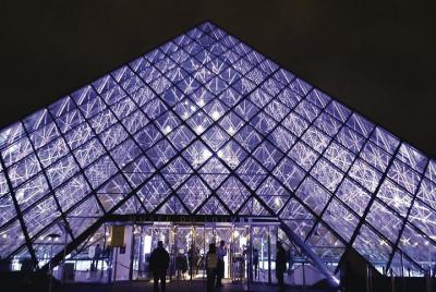 París en Navidad con el Louvre, los Campos Elíseos y el Arco del Triunfo