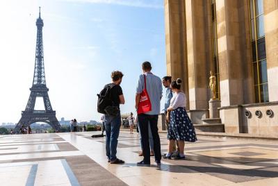 Tour para grupos pequeños más allá de la Torre Eiffel en París Tour para grupos pequeños más allá de la Torre Eiffel en París