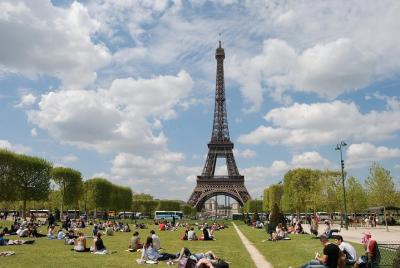 Entrada sin colas a la Torre Eiffel con degustación de crepas francesas y crucero por el río Sena