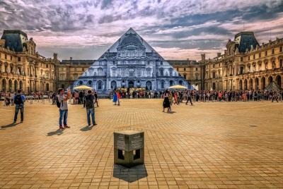 Tour a pie por el Louvre y las Tullerías con opción de entrada sin colas Tour a pie por el Louvre y las Tullerías con opción de entrada sin colas