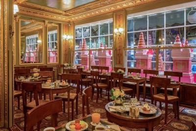 Crucero por el río Sena para grupos pequeños en París con degustación de macarrones Crucero por el río Sena para grupos pequeños en París con degustación de macarrones