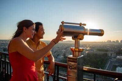 Torre Eiffel, cena, crucero por el río Sena y espectáculo en el Moulin Rouge Torre Eiffel, cena, crucero por el río Sena y espectáculo en el Moulin Rouge
