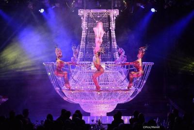 Crucero por el Sena, cena y espectáculo de cabaret en el Lido de París Crucero por el Sena, cena y espectáculo de cabaret en el Lido de París