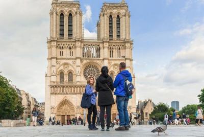 París romántico: Sainte Chapelle y alrededores Tour privado París romántico: Sainte Chapelle y alrededores Tour privado