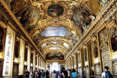 Entradas sin colas al Louvre y al Arco del Triunfo, crucero por el Sena y almuerzo Entradas sin colas al Louvre y al Arco del Triunfo, crucero por el Sena y almuerzo