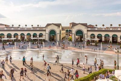 Centro comercial Serravalle, asistencia de compras privadas, desde Milán Centro comercial Serravalle, asistencia de compras privadas, desde Milán