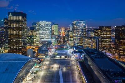 Traslado privado de La Defense al aeropuerto o al centro de París  Traslado privado de La Defense al aeropuerto o al centro de París