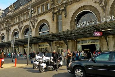 Traslado privado de un hotel de París a cualquier estación de tren Traslado privado de un hotel de París a cualquier estación de tren