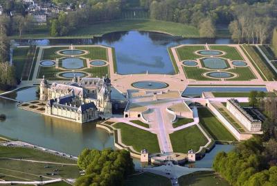 Traslado privado desde París a Chantilly o Chateau de Montvillargenne