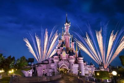 Entrada a 1 o 2 parques de Disneyland Paris con traslado desde París Entrada a 1 o 2 parques de Disneyland Paris con traslado desde París