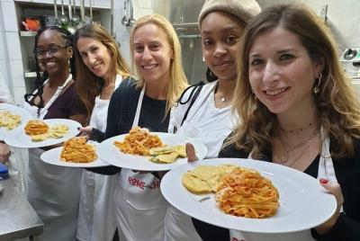 Clase magistral de cocina de pasta y tiramisú en Roma con almuerzo