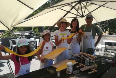 Clase de pasta al aire libre en una terraza en Roma