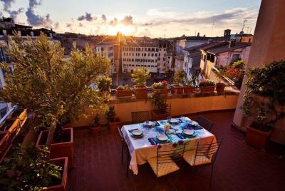 Cena secreta en Roma en una terraza con vistas a la plaza Campo de Fiori